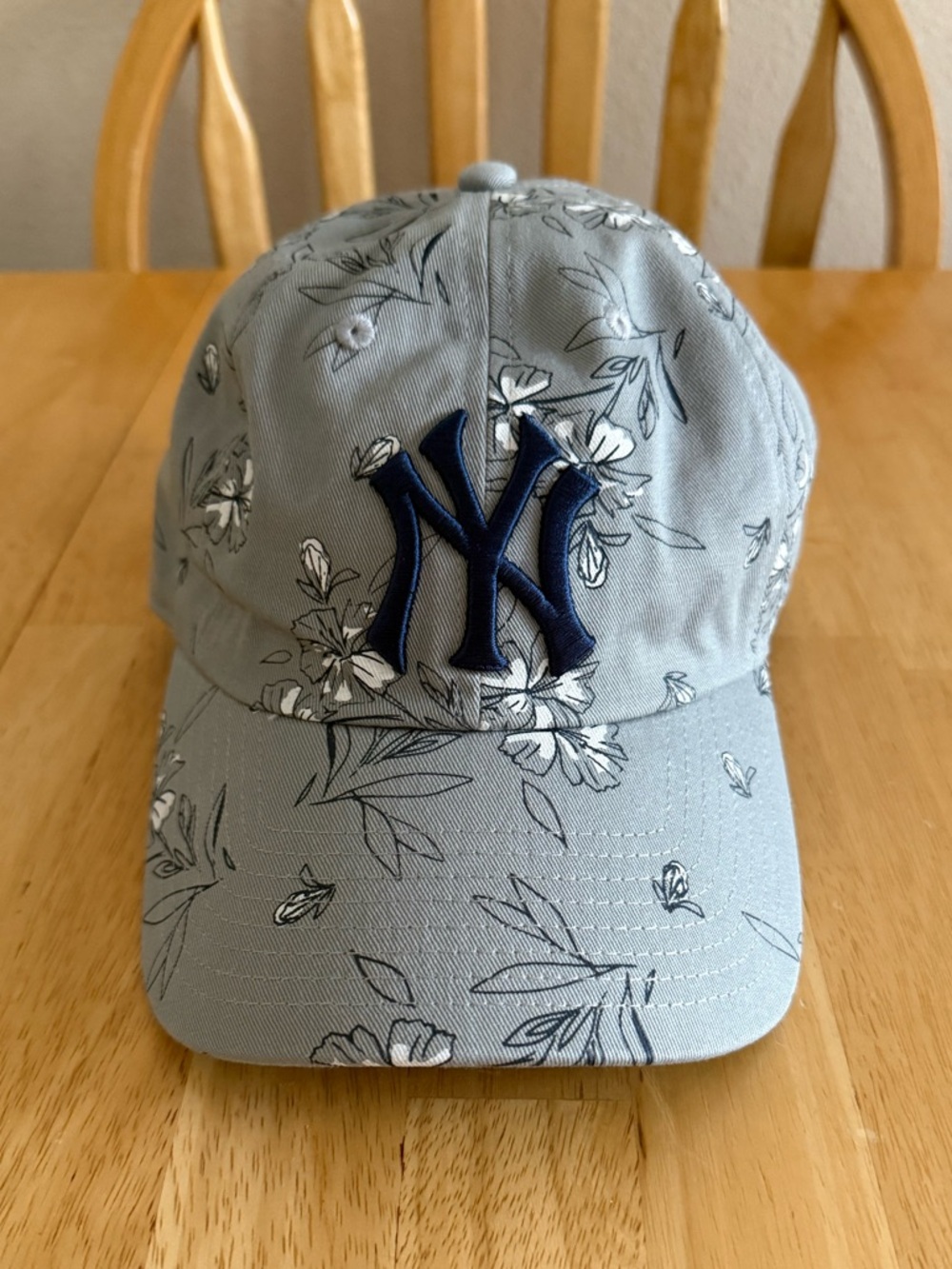 New York Yankees Women’s Fanatics Gray Fundamental Floral Adjustable Hat